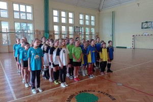 Gminne zawody w halowej piłce nożnej kl VI-V w kategorii dziewcząt i chłopców 2022